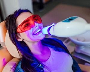 patient getting teeth whitening in Milwaukee