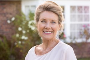 An older woman smiling.